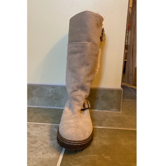 Women's BearPaw snow winter boot. Size 7. - Picture 2 of 6